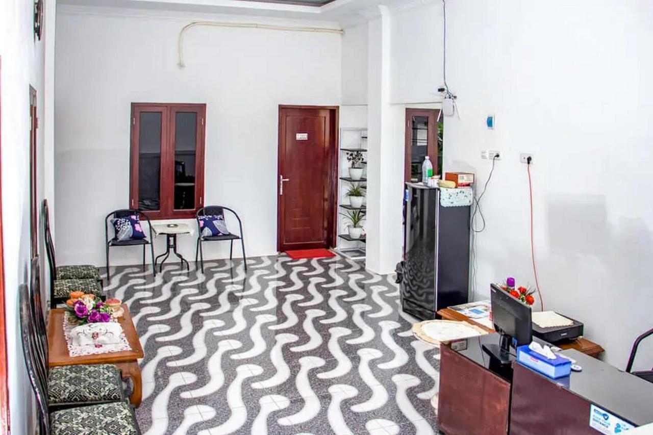 Samar Wulu Guest House Syariah Mitra Reddoorz Near Ketapang Ketapang  Exterior foto